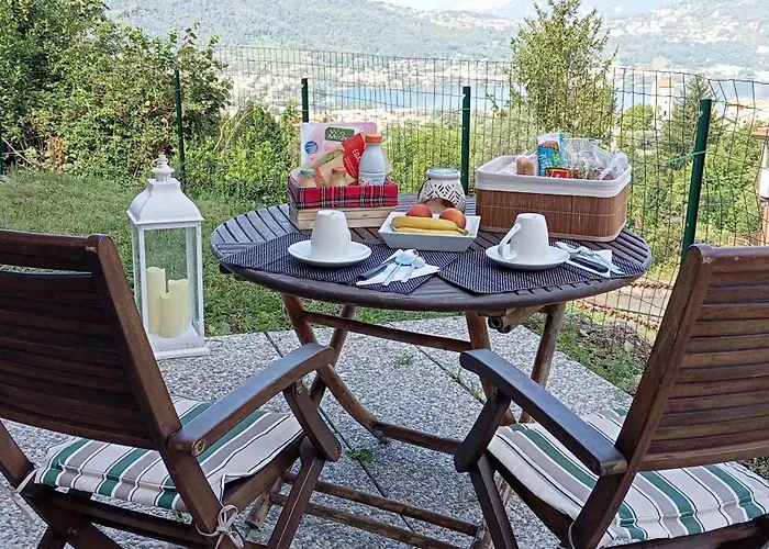 La Dimora Dei Due Laghi Bed & Breakfast 3*