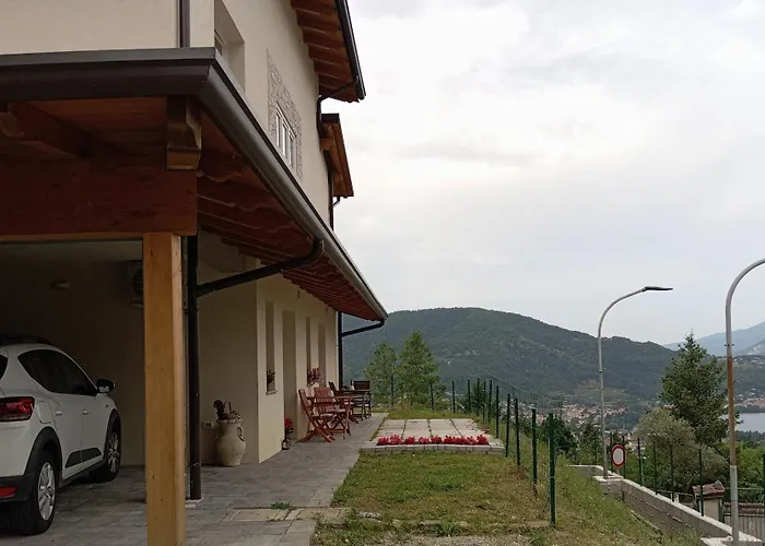 La Dimora Dei Due Laghi Bed & Breakfast 3*